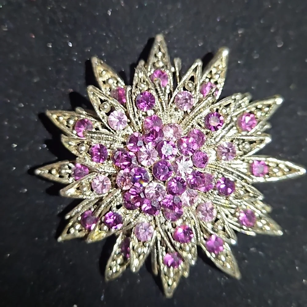 Vintage purple rhinestone brooch - Picture 2 of 5